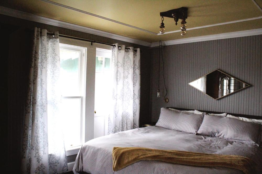 King Suite with Balcony interior
